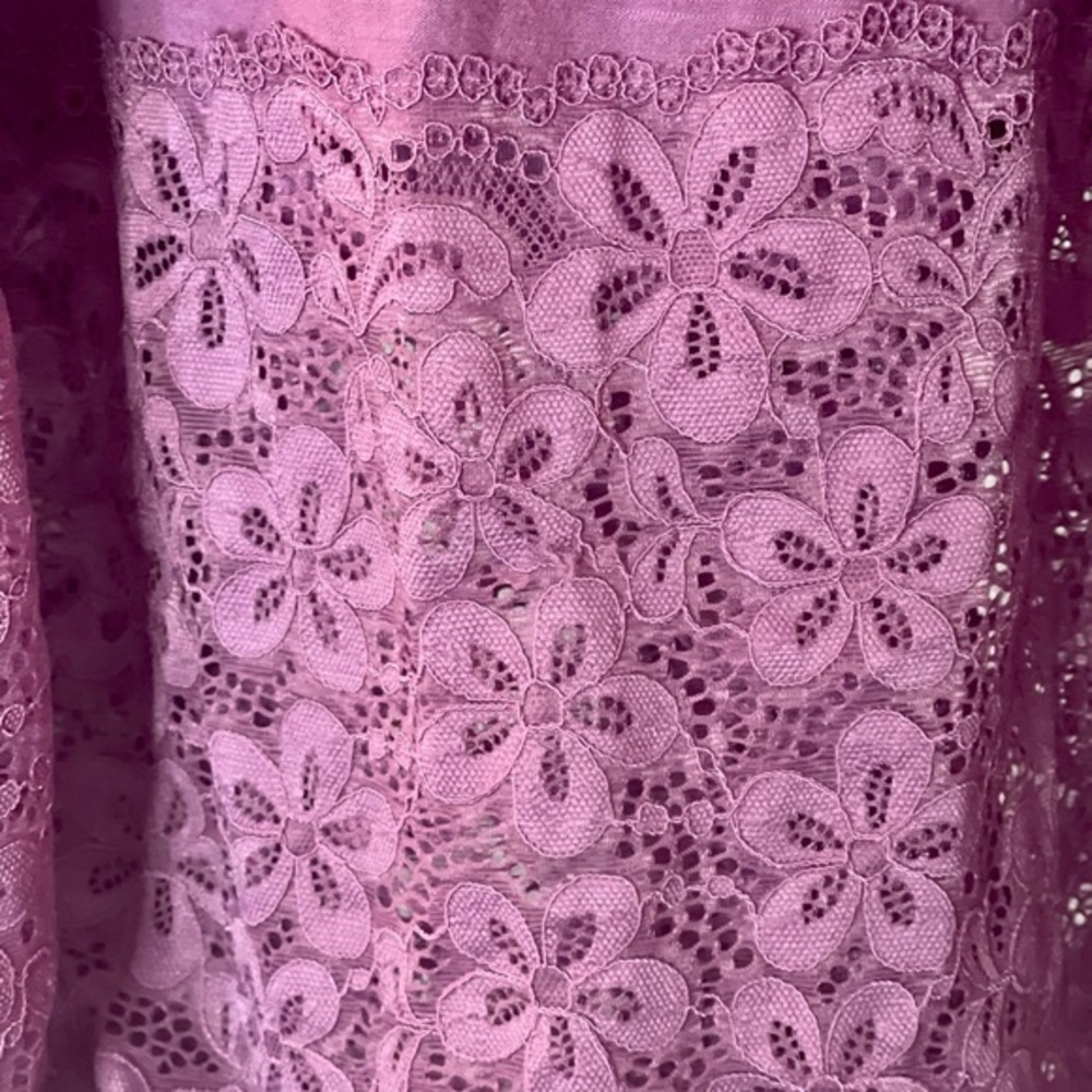 Roaman’s 2X purple lace detail button front top. 26/28 EUC Plus size - Picture 4 of 7